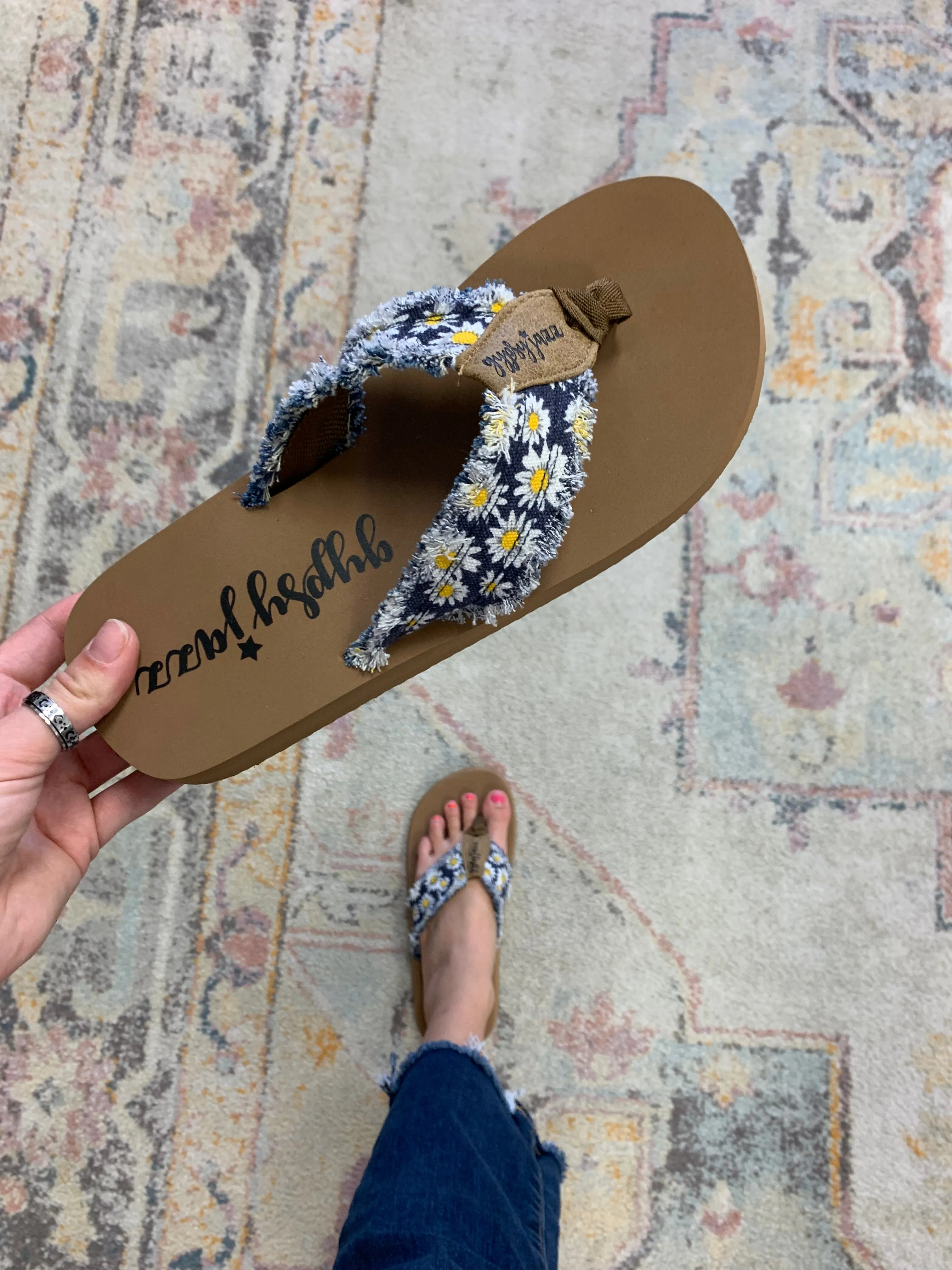 Jazzy Flip Flops - Navy Daisy