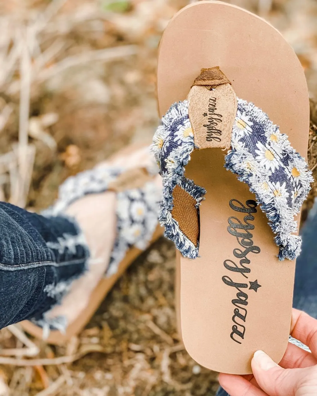 Jazzy Flip Flops - Navy Daisy