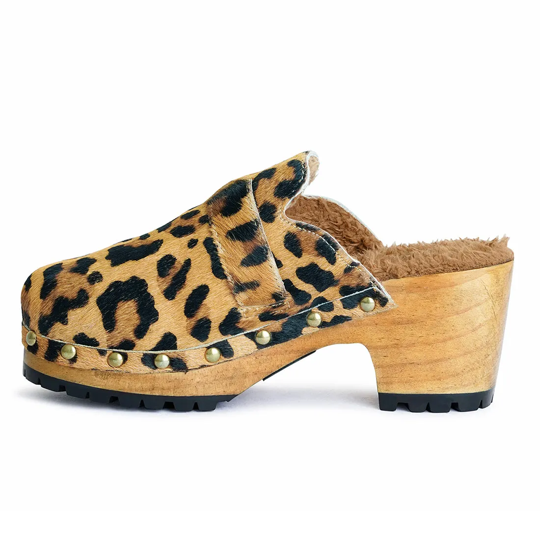 PRUNUS Leopard Buckled Suede Round Toe Clogs